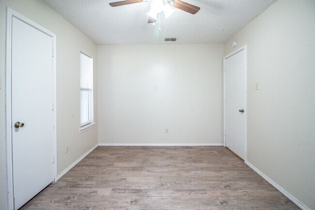 Building Photo - 15 Wagnon Dr