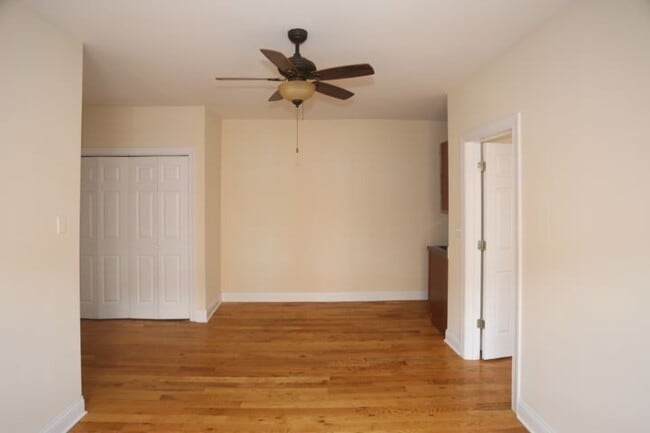 Building Photo - 727 W Cornelia Ave