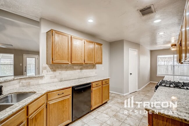 Building Photo - 10910 Linwood Ct
