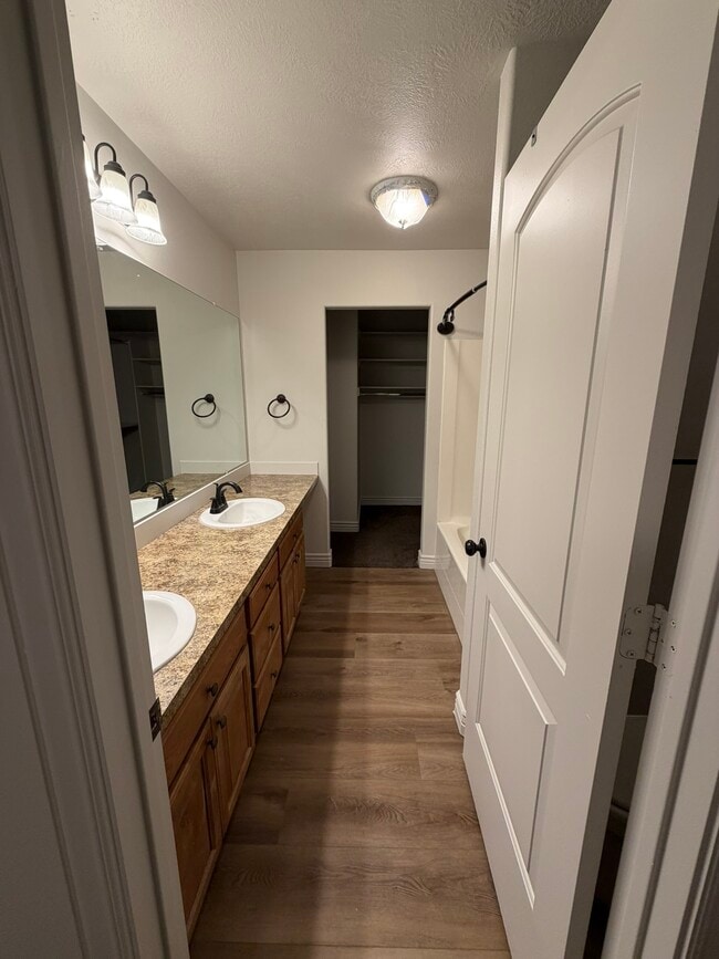 Building Photo - 565 Pioneer Rd