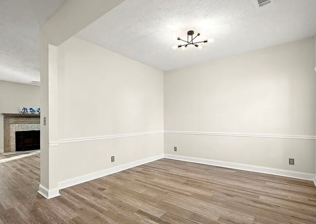 Building Photo - 4235 Marjorie Rd SW