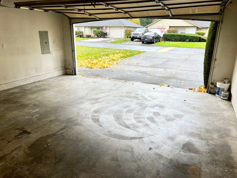 2 car garage - 9928 148th Street Ct E