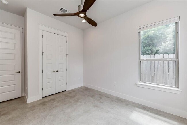 Building Photo - 8411 Bowling Green Dr