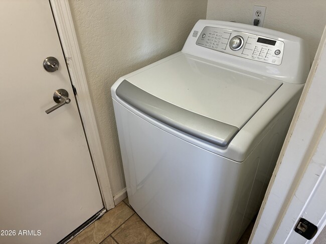 Building Photo - 8981 W Maryland Ave