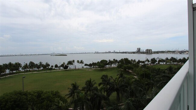 Building Photo - 1900 N Bayshore Dr