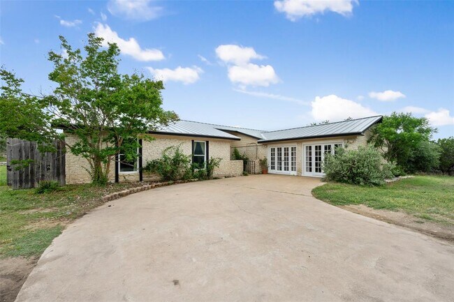 Building Photo - 250 Porter Ln