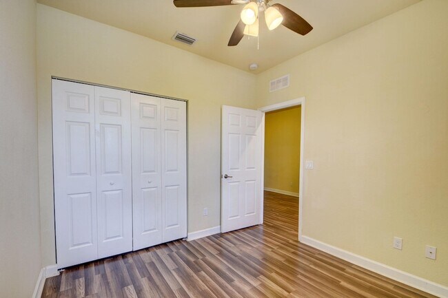 Building Photo - 10385 Wellington Parc Dr