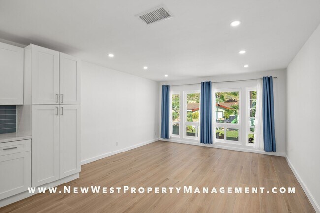 Building Photo - Freshly Renovated and Highly Upgraded Allied Gardens 4 Bedroom. Available Now!