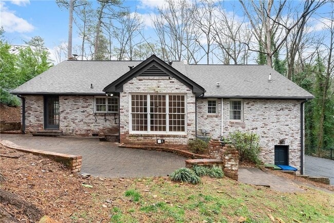 Building Photo - 4540 Club Valley Dr NE