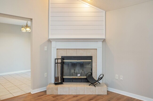 Building Photo - 546 Tikell Dr