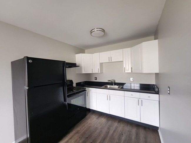 Building Photo - Sunrise Lincoln Apartments