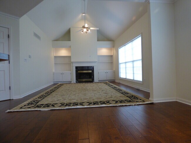 Building Photo - LOVELY HOME in Hamburg; Renovated, Garage, Many Upgrades!