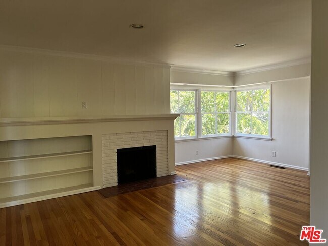 Building Photo - 130 S Bowling Green Way