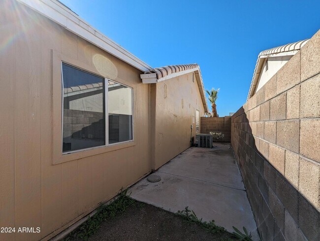 Building Photo - 11941 N 69th Ave