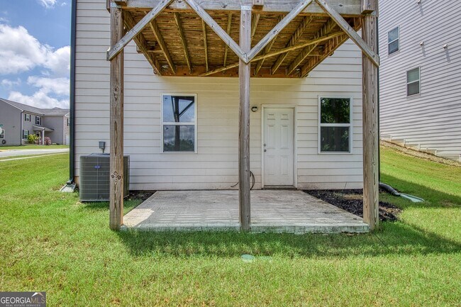 Building Photo - 122 Silver Birch Pass
