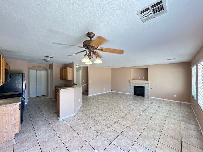 Building Photo - BLUE DIAMOND RANCH