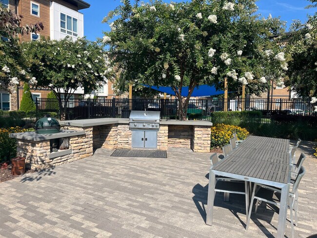 Building Photo - 6408 Providence Farm Ln