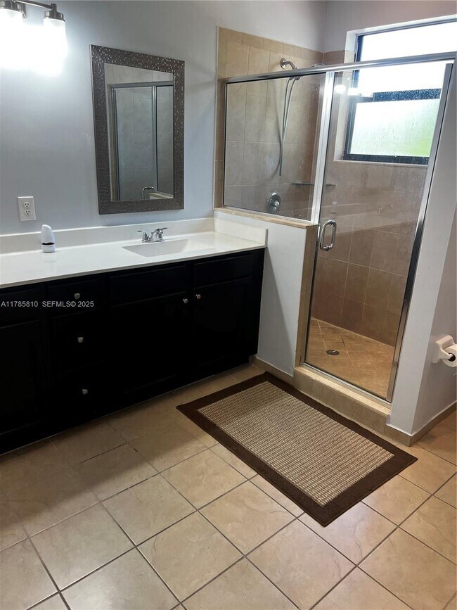 Building Photo - 152 SE 37th Ter