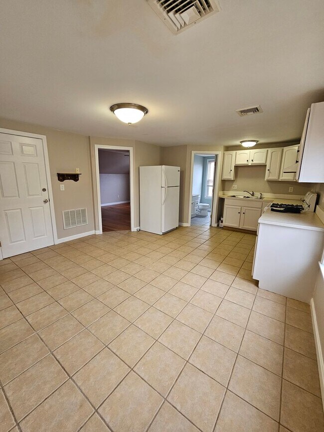 Building Photo - 76 Congress St