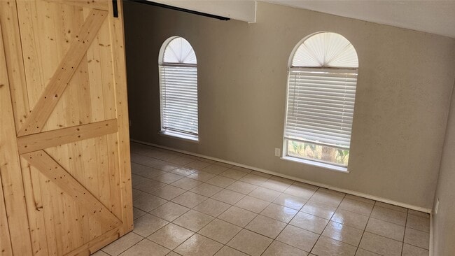 Building Photo - 2815 Quail Valley E Dr