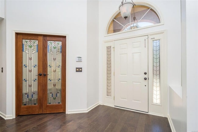 Building Photo - 561 Pine Tree Ln