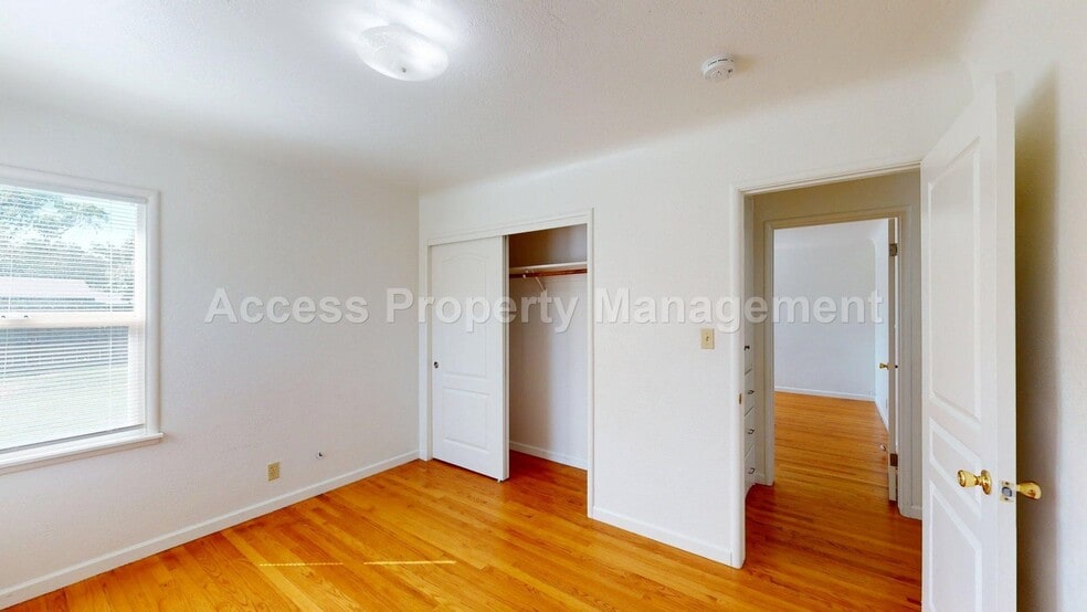 Building Photo - 2324 Bellamy St