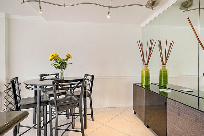 Building Photo - 2121 N Ocean Blvd