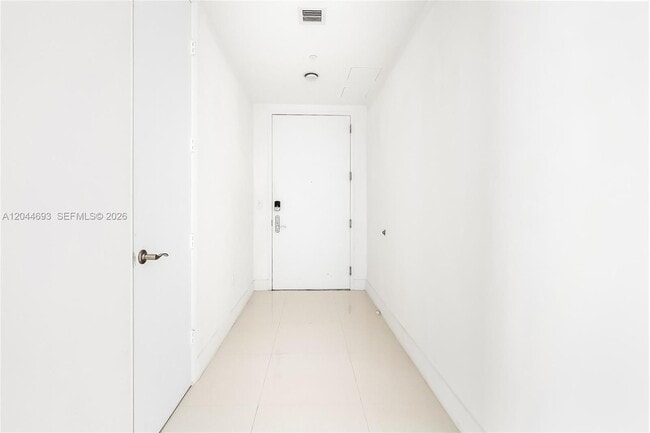 Building Photo - 16001 Collins Ave