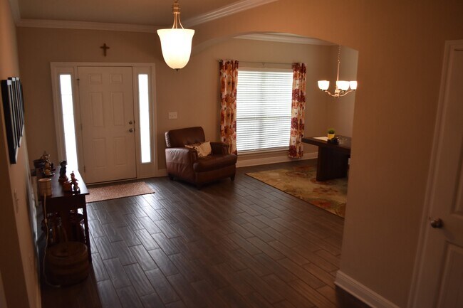 Building Photo - 192 Windchime Way