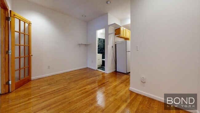Building Photo - 96 Third Avenue