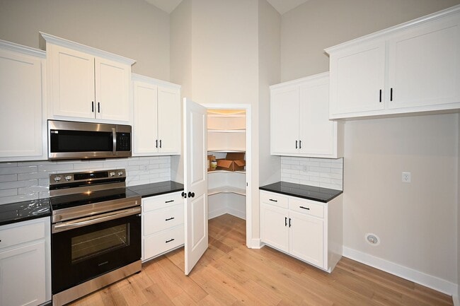 Building Photo - For Rent-Beautiful New 4 Bedroom, 3 bathro...