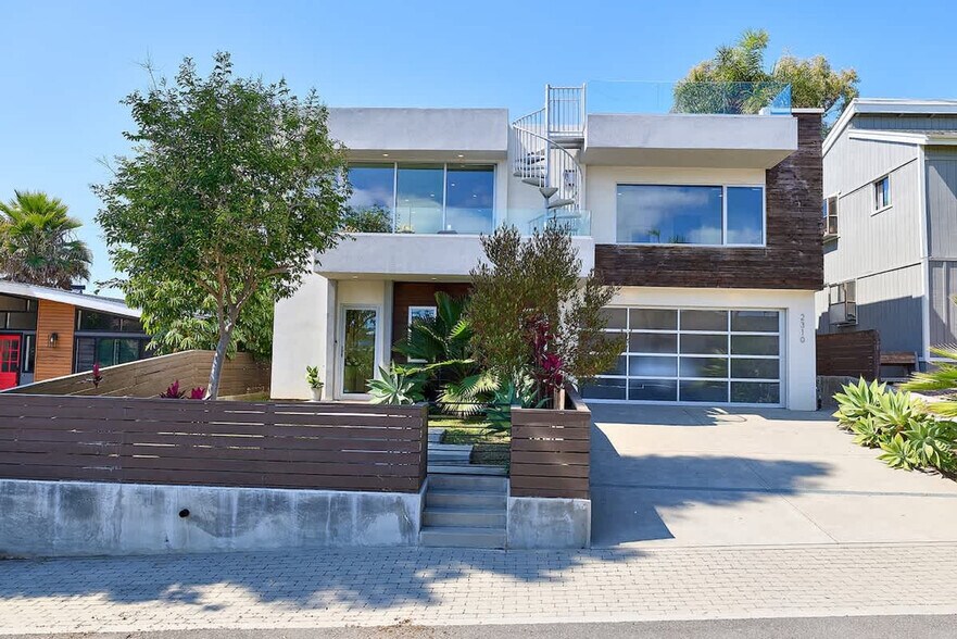 Building Photo - 2310 Edinburg Ave