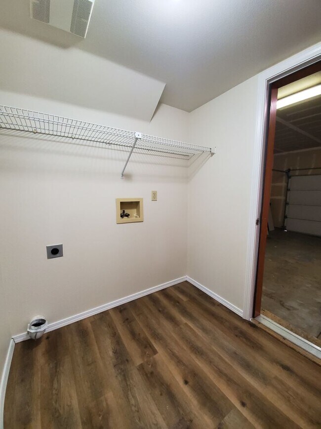 Building Photo - 1611 Lamb Ave