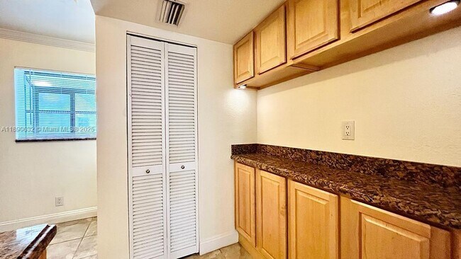 Building Photo - 303 Gardens Dr