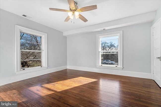 Building Photo - 311 W Main St