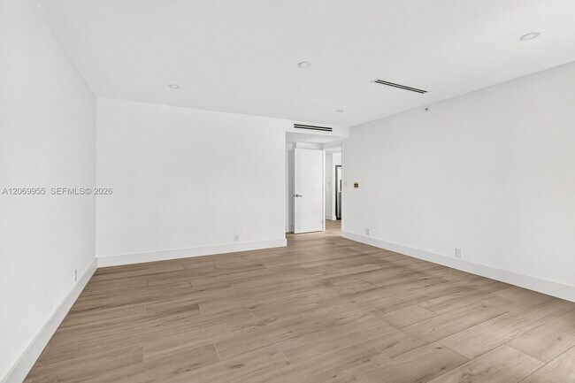 Building Photo - 251 Crandon Blvd