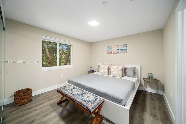 Building Photo - 2311 Scott St