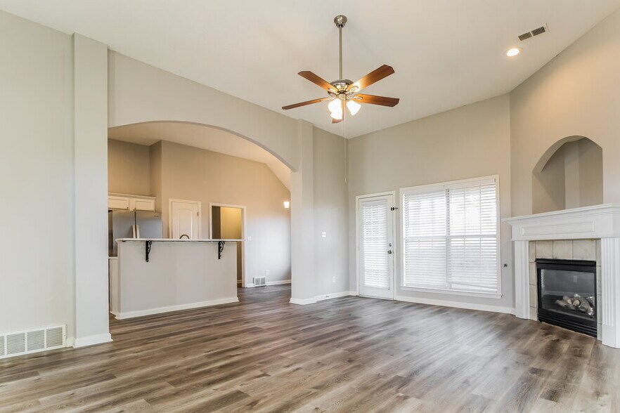 Building Photo - 7885 Meadow Ridge Ln