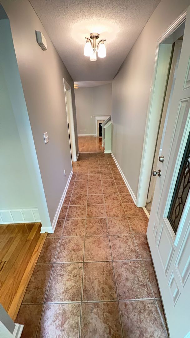 Building Photo - Charming 3-bedroom, 2-bath home located in...