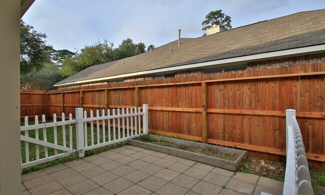 Building Photo - 34 Drifting Shadows Cir