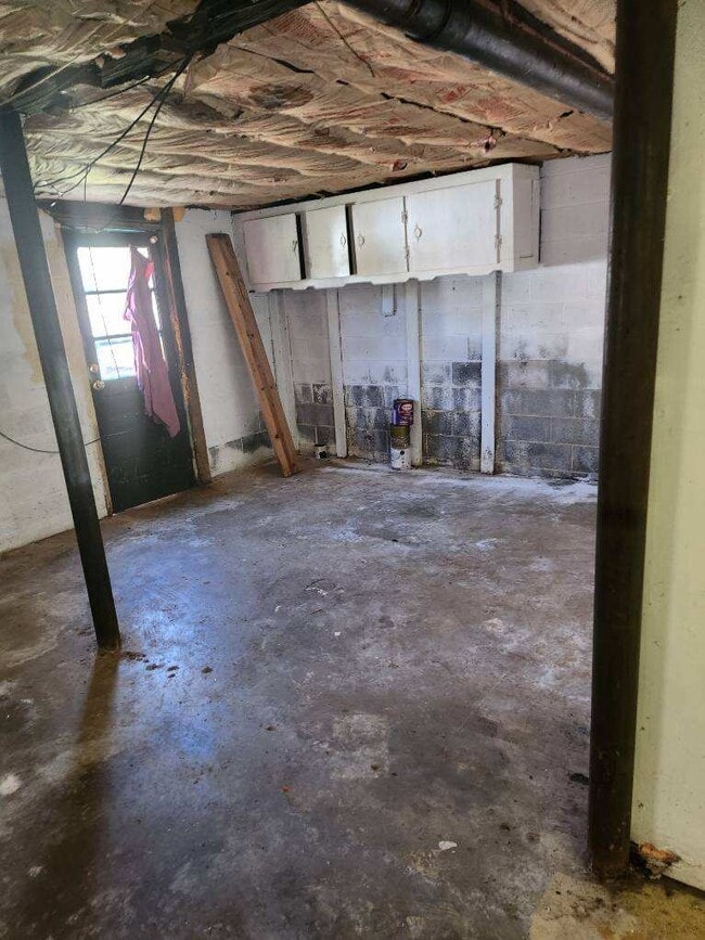 Building Photo - 175 8th Ave SW