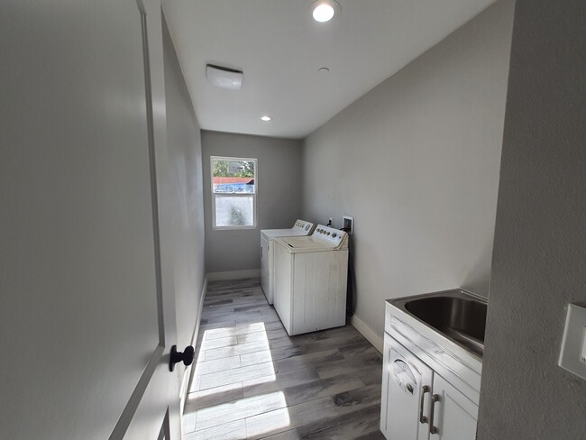 Laundry room - 11261 Berry St