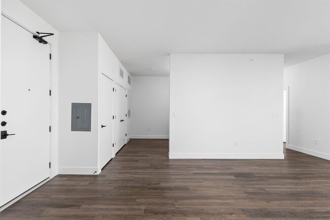 Building Photo - 4315 S Congress Ave