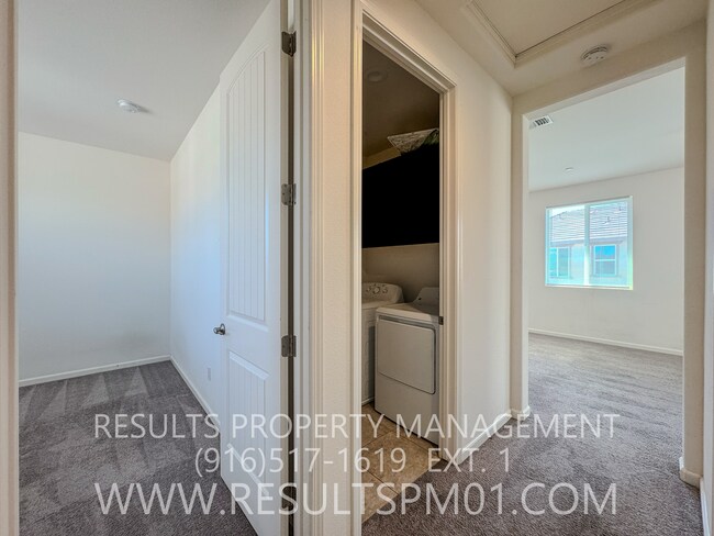 Building Photo - Beautifully upgraded Four bedroom w Loft