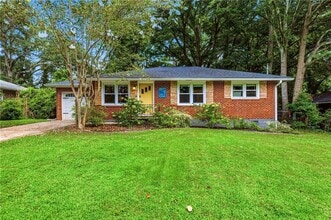 Building Photo - 2670 Woodridge Dr