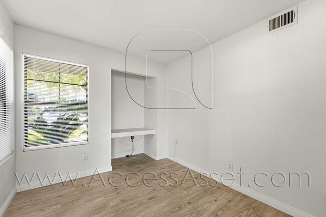 Building Photo - 15630 Half Moon Dr