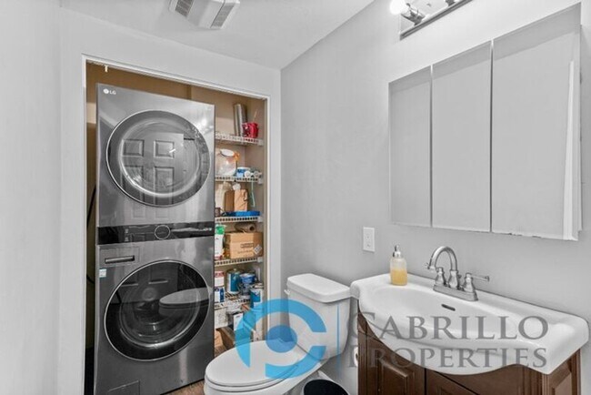 Building Photo - 5402 Balboa Arms Dr