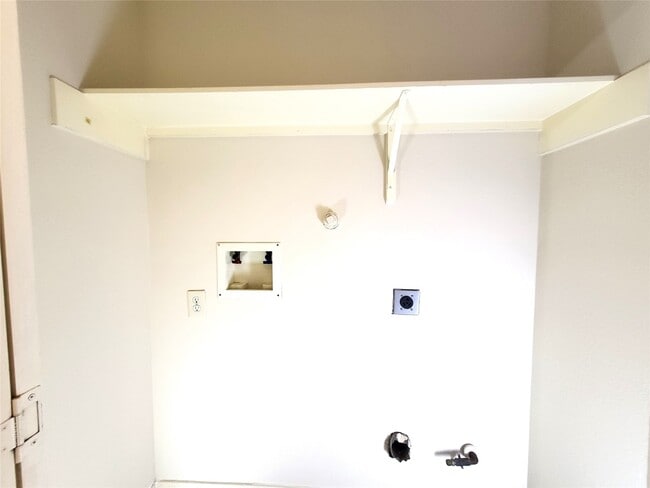 Building Photo - 14034 Maximos Dr