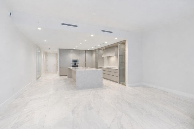 Building Photo - 200 SE Mizner Blvd