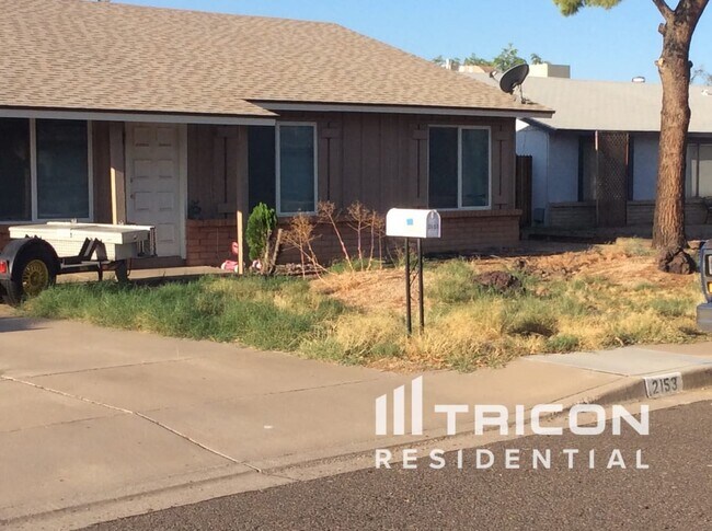 Building Photo - 2153 E Claire Dr